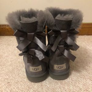 Short gray Bailey Bow Uggs